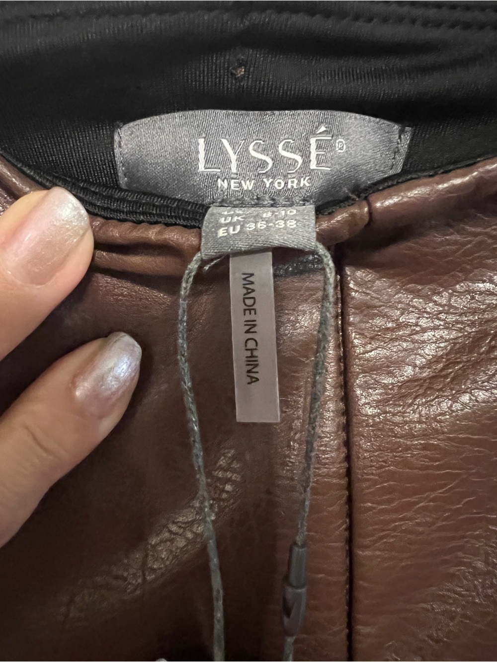 New with tags Lysse faux leather seamed legging.  Size small in Cocoa Powder - Picture 5 of 7